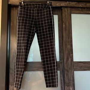 Old Navy Pixie Ankle Black Checkered Pants - US 2 - Excellent Condition